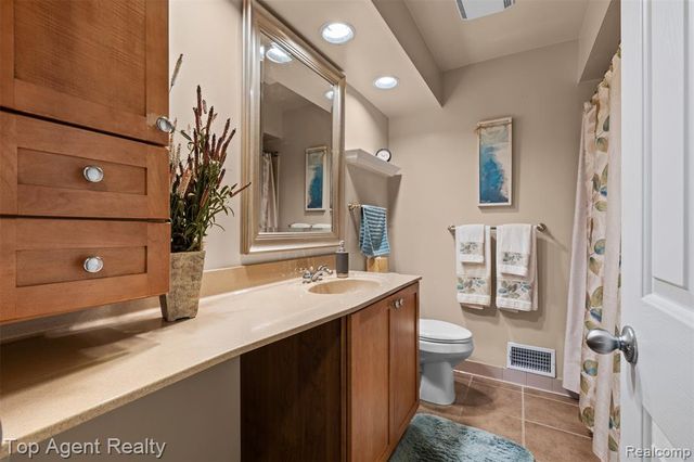 6654 Orion Road, Rochester Hills, MI 48306