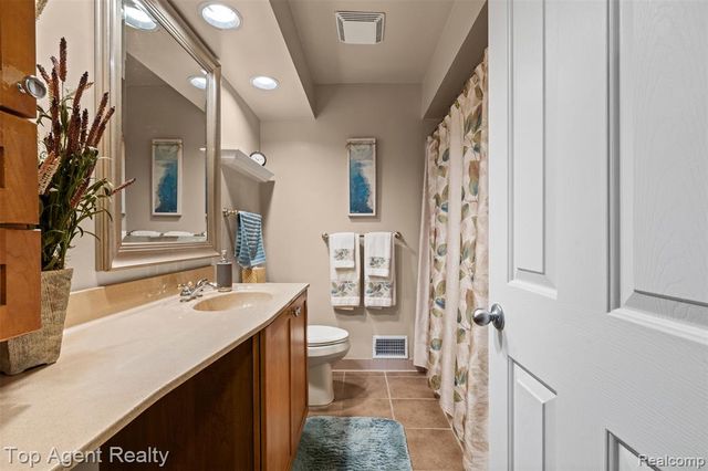 6654 Orion Road, Rochester Hills, MI 48306