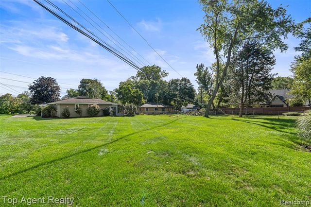 6654 Orion Road, Rochester Hills, MI 48306