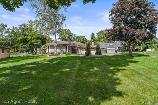 6654 Orion Road, Rochester Hills, MI 48306