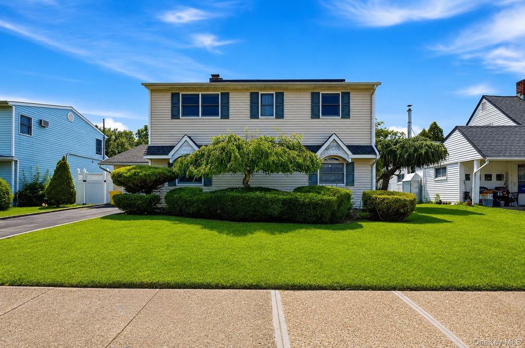 12 Cable Lane, Hicksville, NY 11801 — exterior