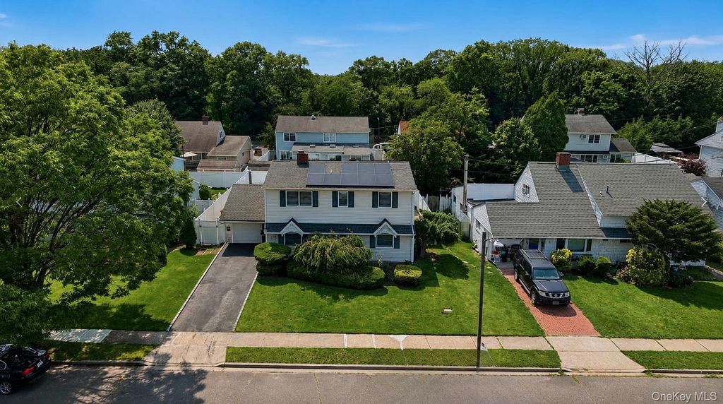 12 Cable Lane, Hicksville, NY 11801 — photo 3