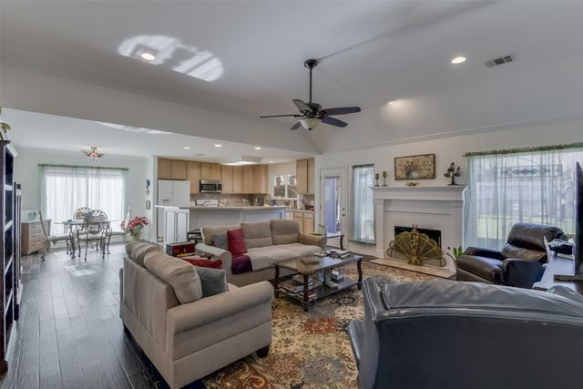 603 Columbia Avenue, Waxahachie, TX 75165