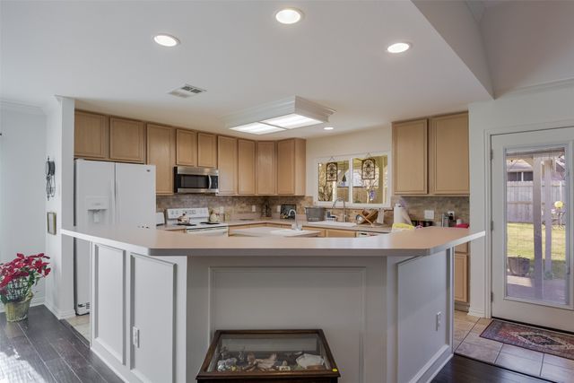 603 Columbia Avenue, Waxahachie, TX 75165