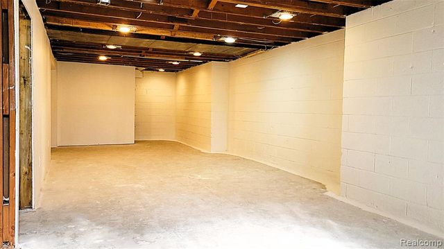 31784 Penn Street, Livonia, MI 48150
