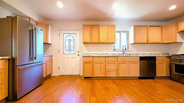 31784 Penn Street, Livonia, MI 48150