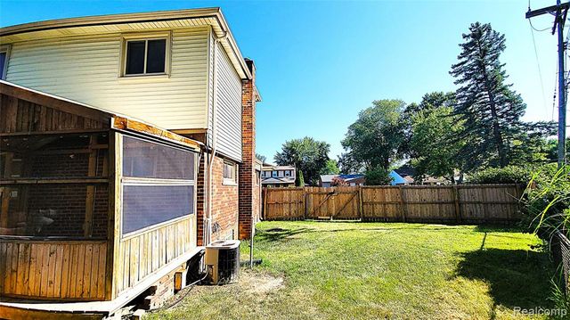 31784 Penn Street, Livonia, MI 48150
