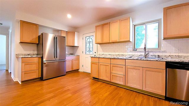 31784 Penn Street, Livonia, MI 48150