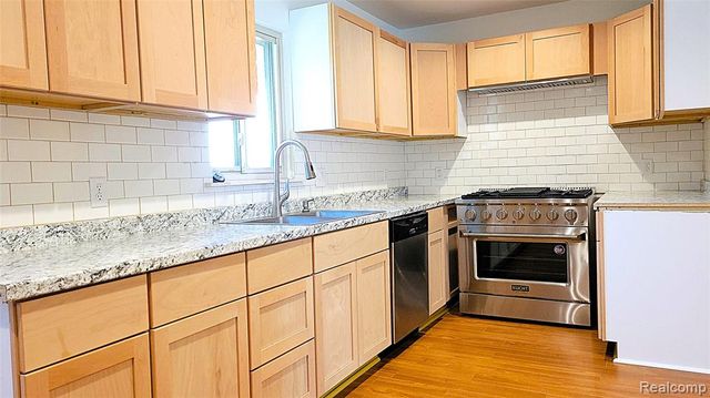 31784 Penn Street, Livonia, MI 48150