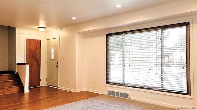 31784 Penn Street, Livonia, MI 48150