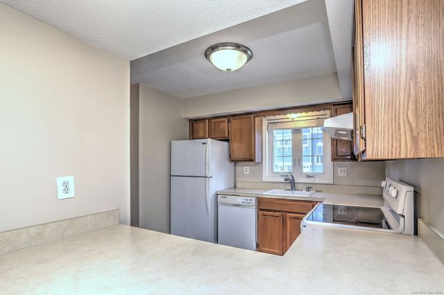 50 Pierce Street APT 27, Plainville, CT 06062