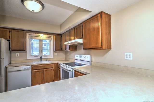 50 Pierce Street APT 27, Plainville, CT 06062