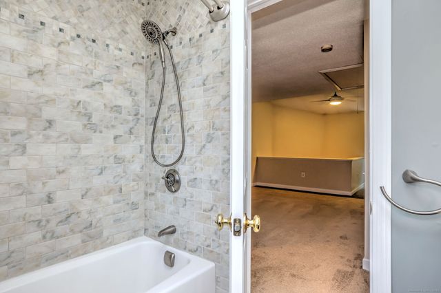 50 Pierce Street APT 27, Plainville, CT 06062