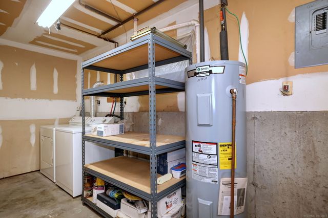 50 Pierce Street APT 27, Plainville, CT 06062