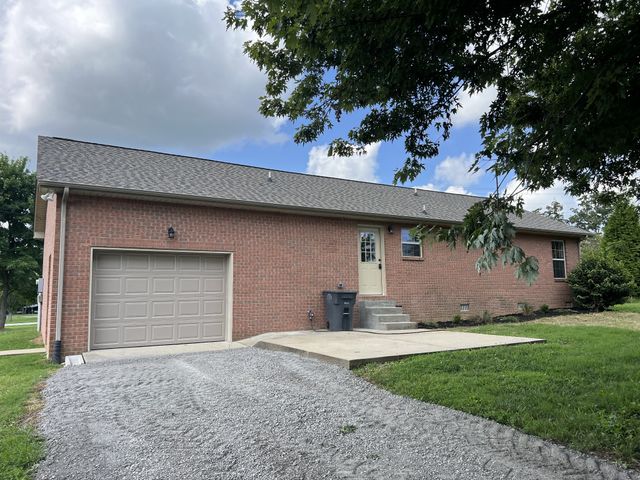 90 Long Creek Rd, Lafayette, TN 37083