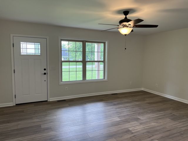 90 Long Creek Rd, Lafayette, TN 37083