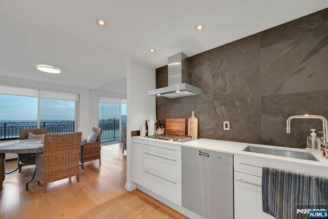 1530 Palisade Avenue 23S, Fort Lee, NJ 07024