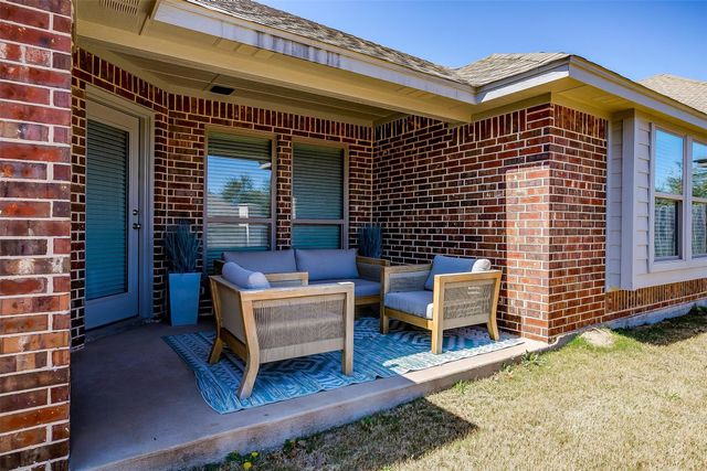 6829 Canyon Rock, Benbrook, TX 76126