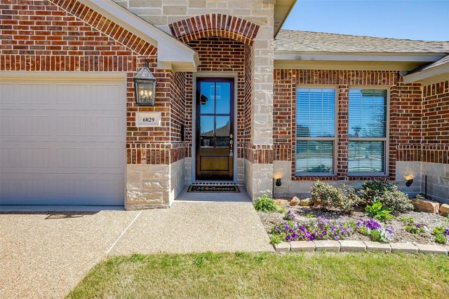6829 Canyon Rock, Benbrook, TX 76126