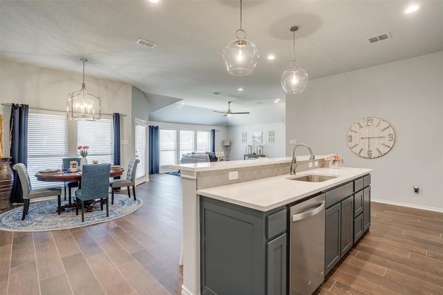 6829 Canyon Rock, Benbrook, TX 76126
