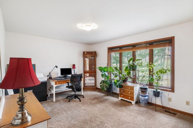 668 Slalom Lane, Valparaiso, IN 46383