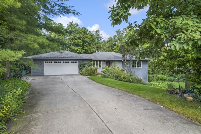 668 Slalom Lane, Valparaiso, IN 46383