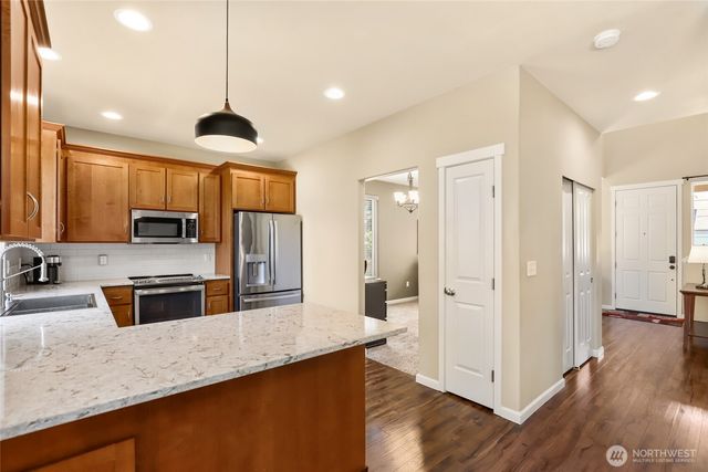 3711 Santis Loop SE, Lacey, WA 98503
