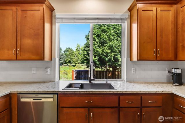 3711 Santis Loop SE, Lacey, WA 98503
