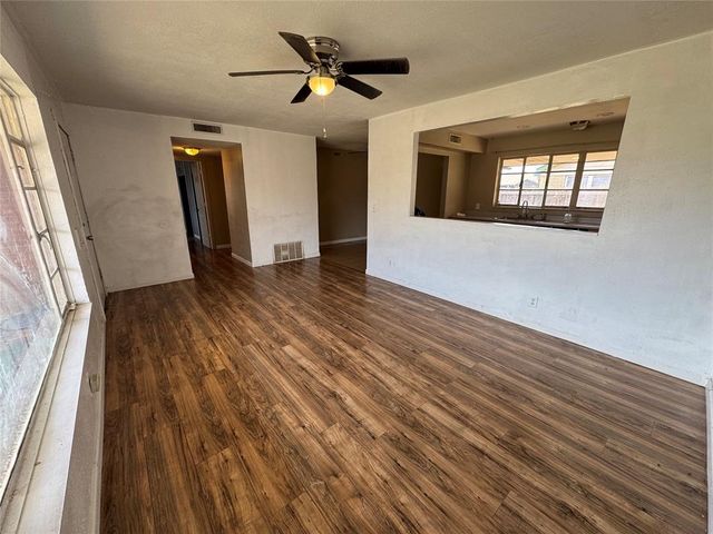 1322 S Reno Avenue, El Reno, OK 73036