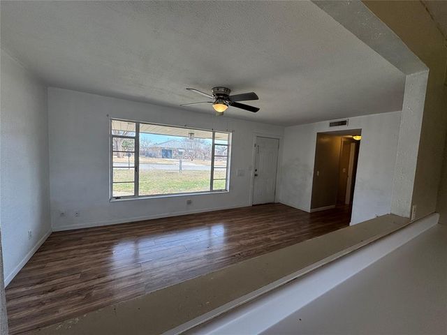 1322 S Reno Avenue, El Reno, OK 73036