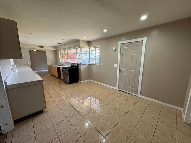 1322 S Reno Avenue, El Reno, OK 73036