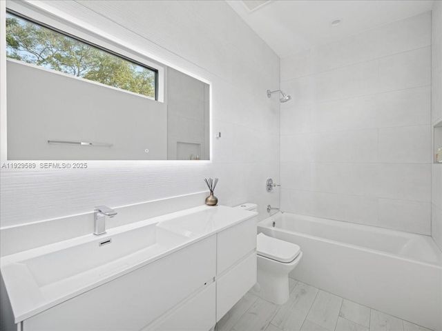 3458 Day Ave, Miami, FL 33133