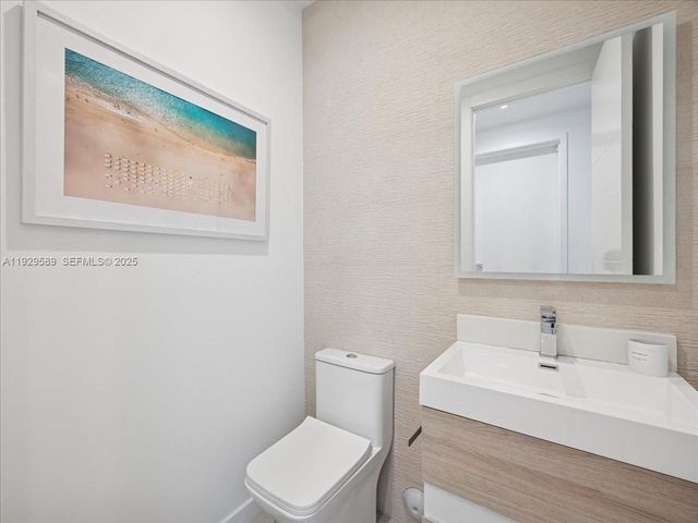 3458 Day Ave, Miami, FL 33133