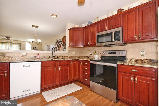 411 OMICRON PL, Wernersville, PA 19565