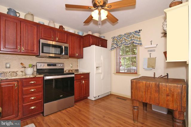 411 OMICRON PL, Wernersville, PA 19565