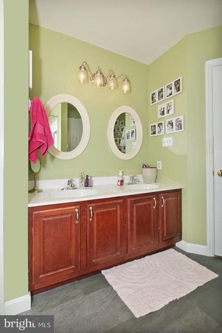 411 OMICRON PL, Wernersville, PA 19565