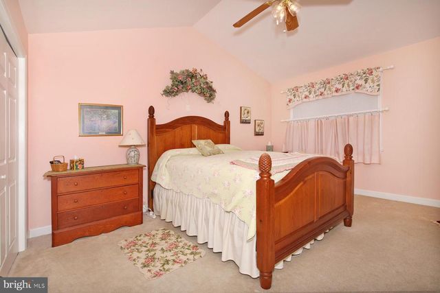 411 OMICRON PL, Wernersville, PA 19565