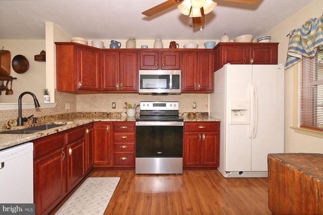 411 OMICRON PL, Wernersville, PA 19565