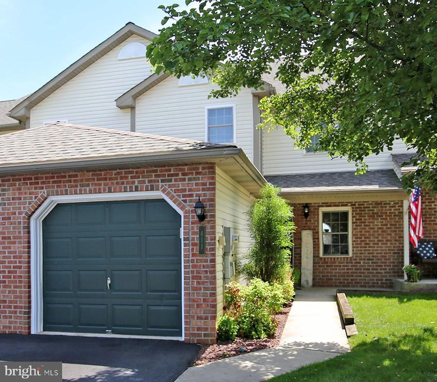 411 OMICRON PL, Wernersville, PA 19565