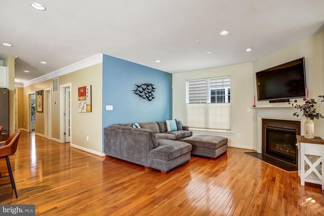 211 WINTER WALK DR, Gaithersburg, MD 20878