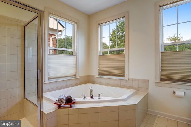 211 WINTER WALK DR, Gaithersburg, MD 20878