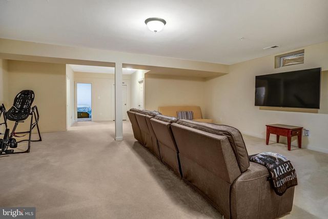 211 WINTER WALK DR, Gaithersburg, MD 20878