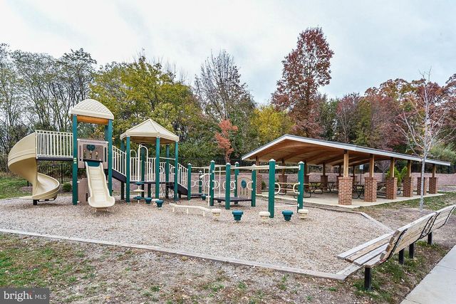 211 WINTER WALK DR, Gaithersburg, MD 20878