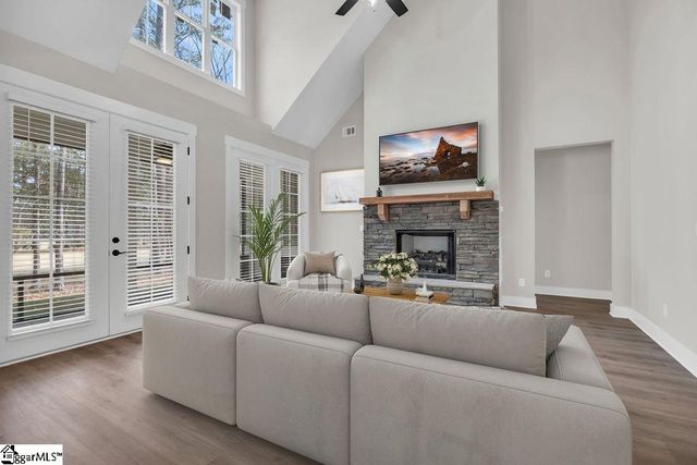 203 E Gunnery Court, Ninety Six, SC 29666