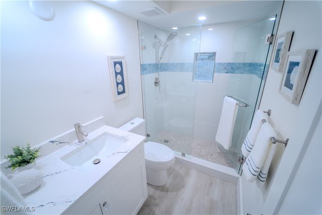 354 Harbour DR 354, Naples, FL 34103