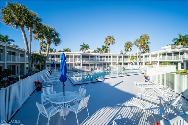 354 Harbour DR 354, Naples, FL 34103