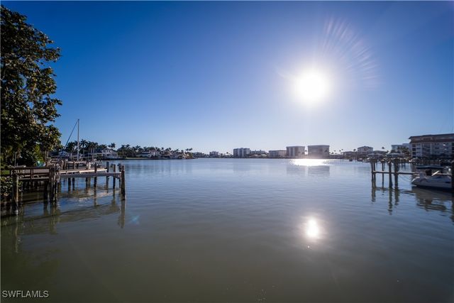 354 Harbour DR 354, Naples, FL 34103