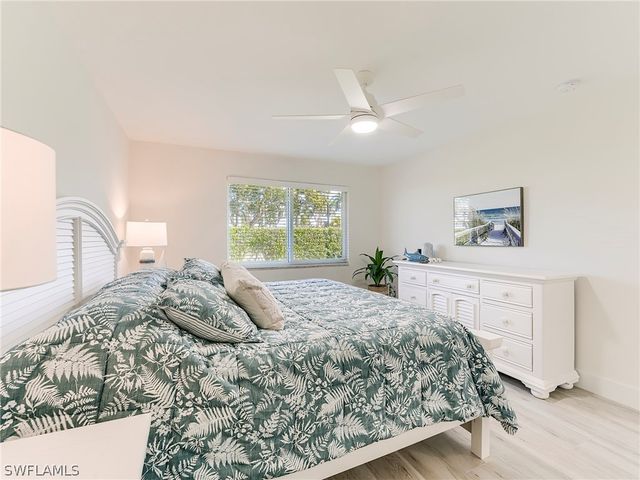354 Harbour DR 354, Naples, FL 34103