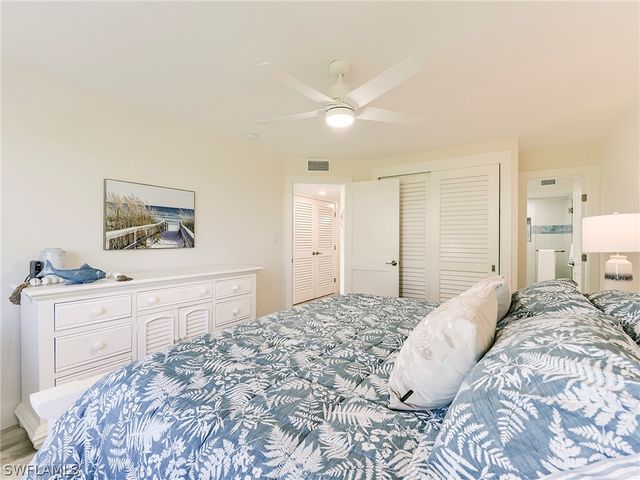 354 Harbour DR 354, Naples, FL 34103