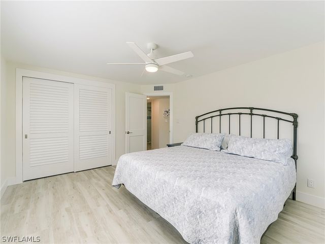 354 Harbour DR 354, Naples, FL 34103